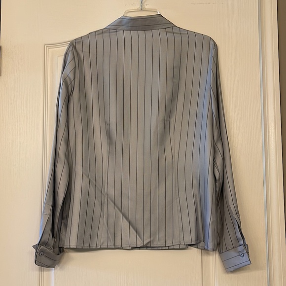 Silk Jones New York blouse - 12 - Picture 2 of 7